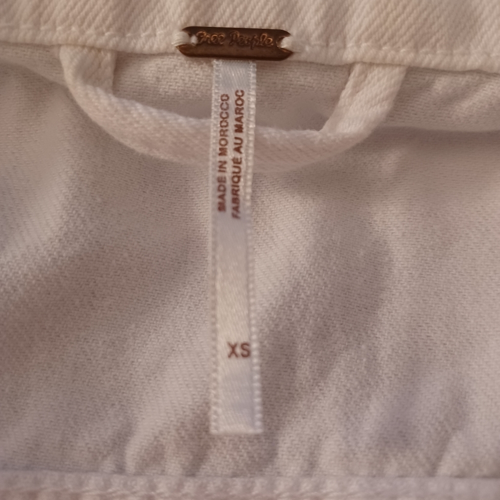 Free people White Denim Jean Jacket XS Metal Buttons Short - Picture 7 of 8